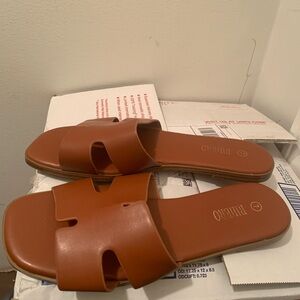 Women’s Rihero Sandals (Size 7) Tried On